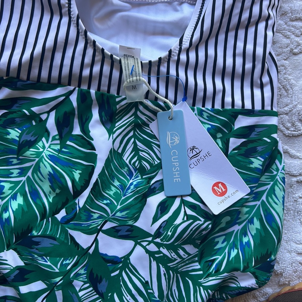 NWT Cupshe Green Leaf Print stripe high neck Swimsuit size medium - Picture 8 of 12